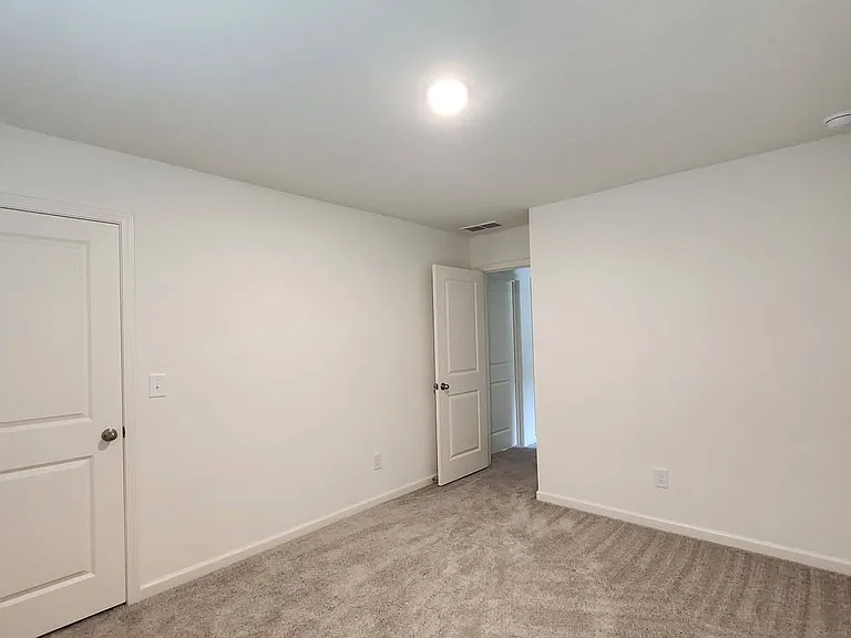 110 E Goodnight St — Photo 25