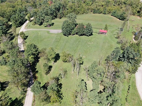 3rd image of 16 Linn Farm Rd