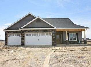 5594 Bear Creek Pass, Auburn, IN 46706