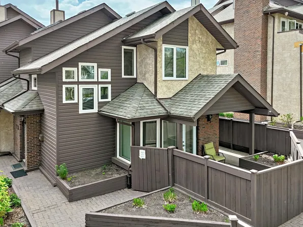 7930 111th St NW, Edmonton, AB T6G 2R2
