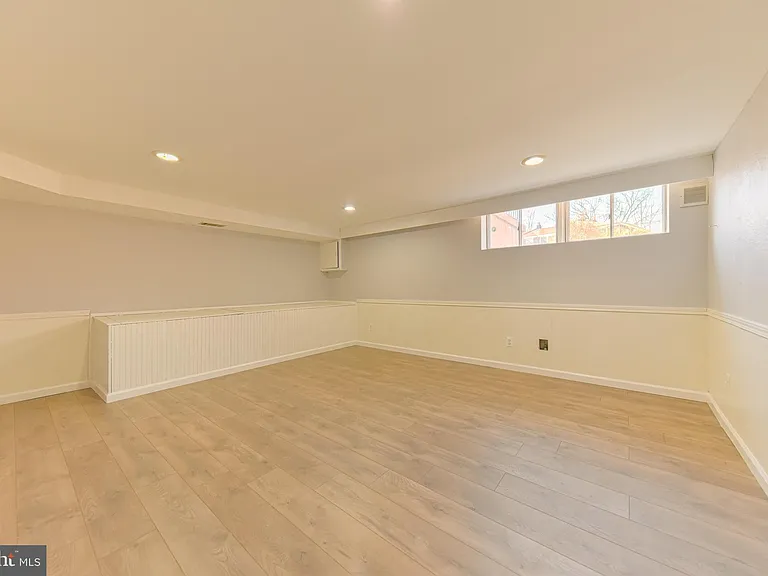 1130 Linden Ave — Photo 21