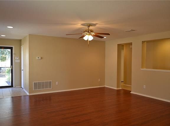 4th image of 1124 Hyde Park Dr