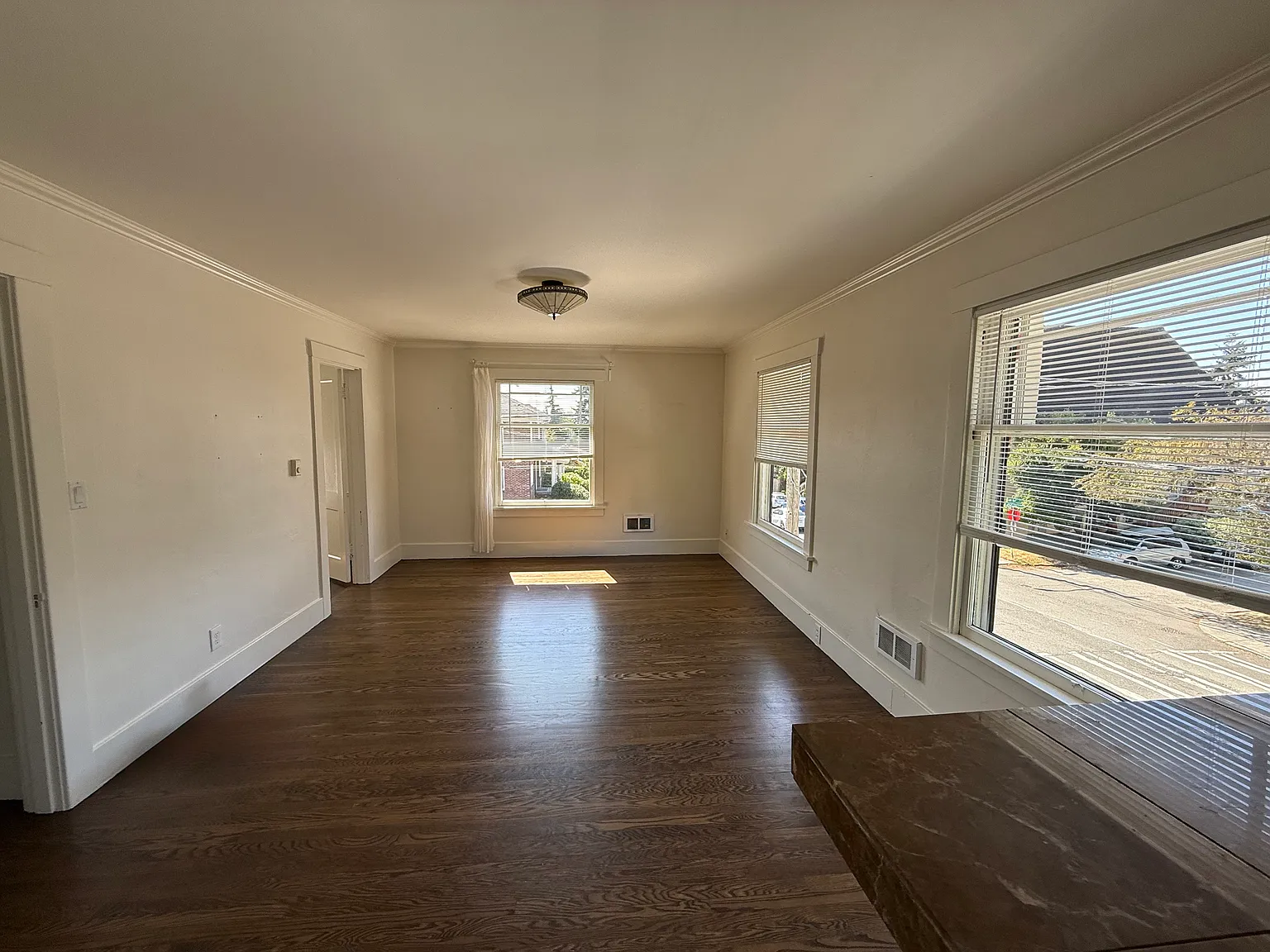 2 bed, 850 sqft, $2,700 — Photo 2
