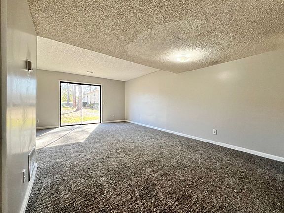 4th image of 901 Olmstead Dr APT 38E