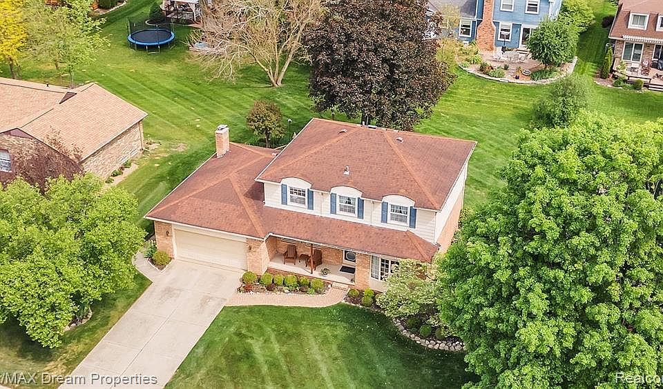2nd image of 41832 Rayburn Dr