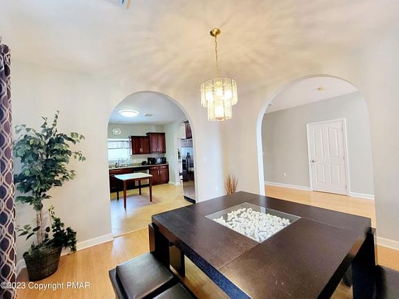 5th image of 2563 Waterfront Dr