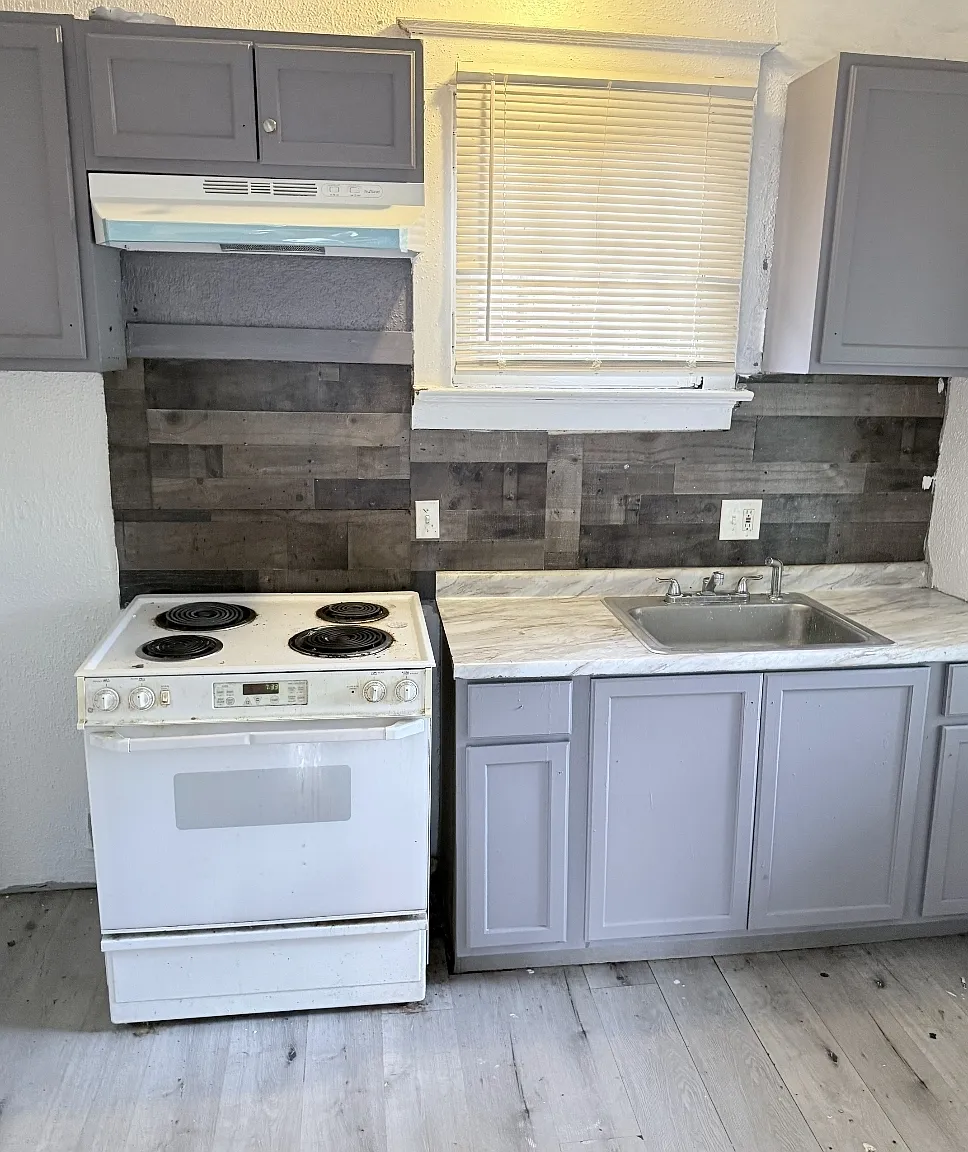 3 bed, 801 sqft, $1,200 — Photo 2