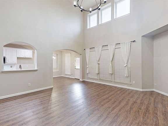 3rd image of 10444 Stoneside Trl