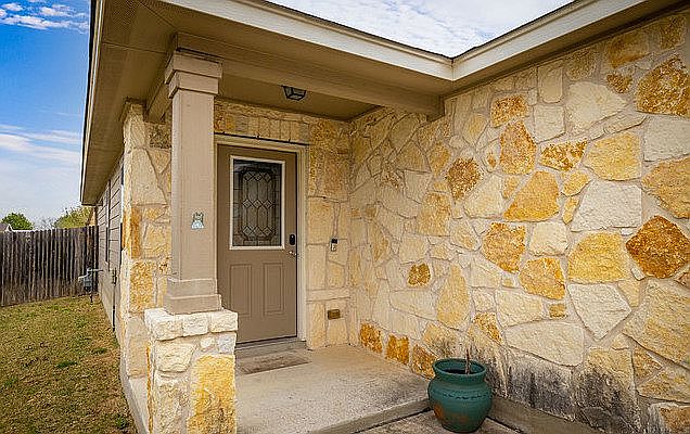 1st image of 803 Manor Dr NE #1