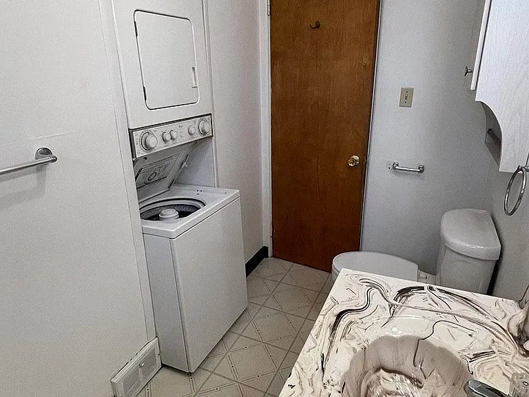 R2617 Bedford St #5 — Photo 13