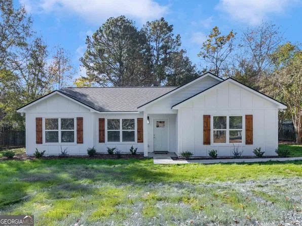 83 Skyland Dr E, Locust Grove, GA 30248