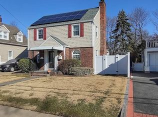 56 Perry St, Hempstead, NY 11550