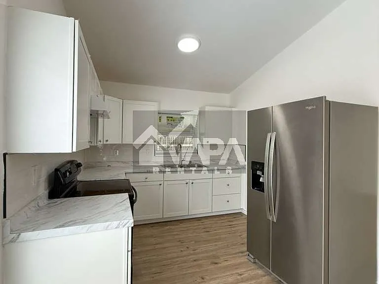 7729 Narrow Pass Dr — Photo 4