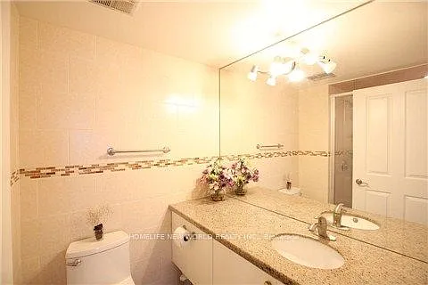 18 Hollywood Ave #701 — Photo 11