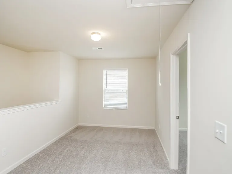 302 Freeman Cir — Photo 7