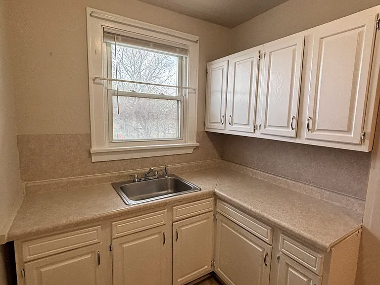 334 Van Buren Ave #3 — Photo 3