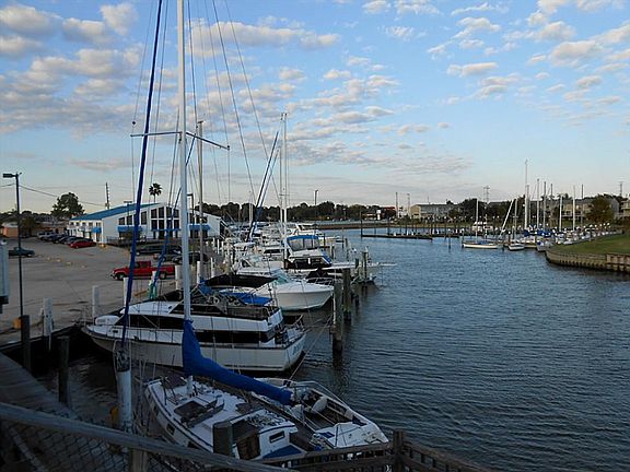 5th image of 1912 Harbour Dr