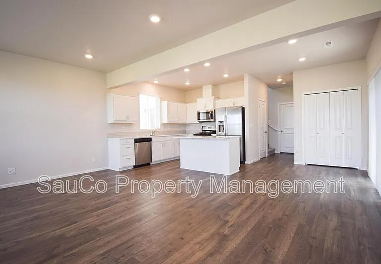 2269 Livesay Ln — Photo 6