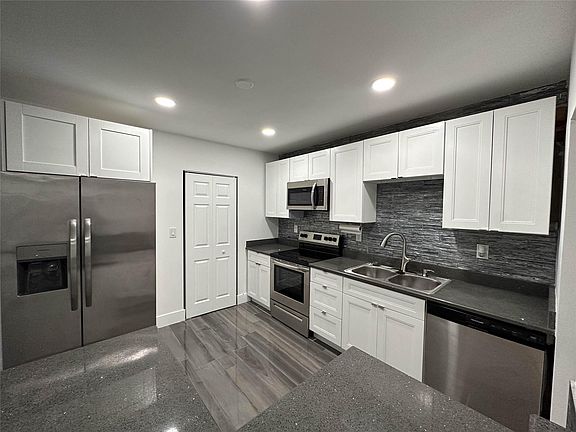 4th image of 1518 SW 21st Terrace
