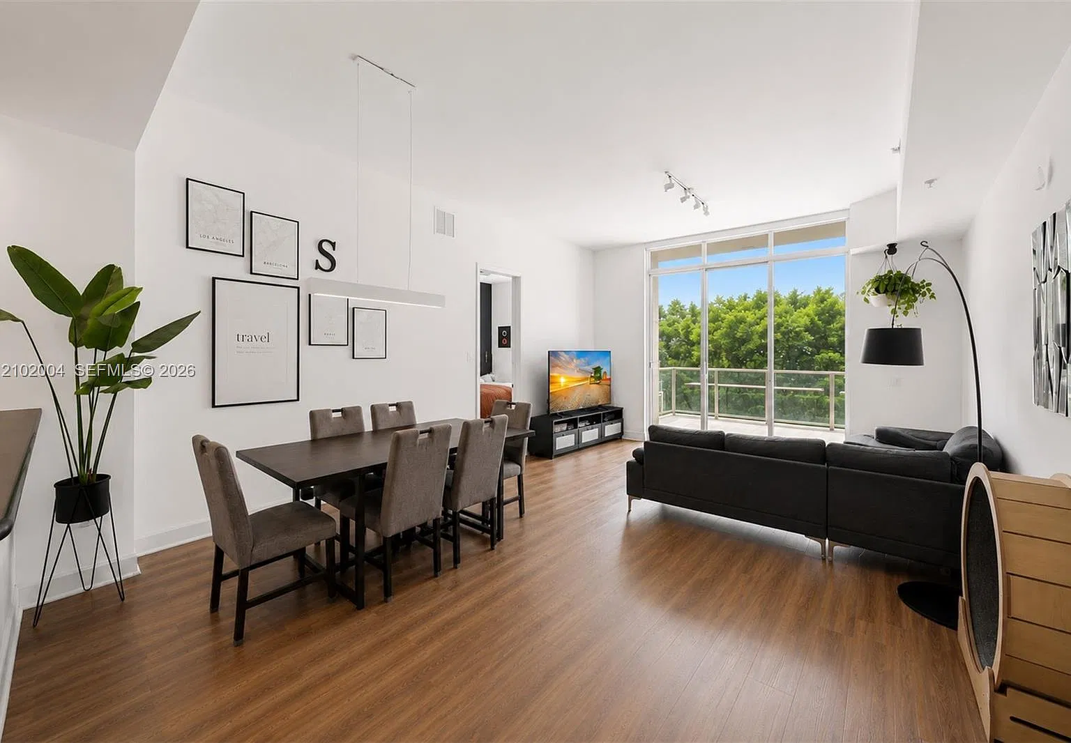 15051 Royal Oaks Ln — Photo 1