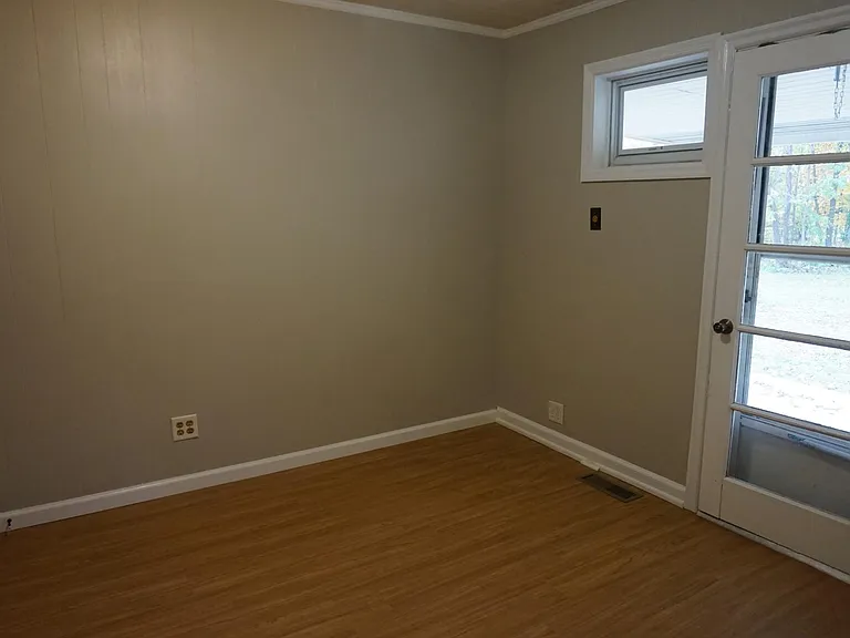 212 Woodlawn Ave — Photo 7