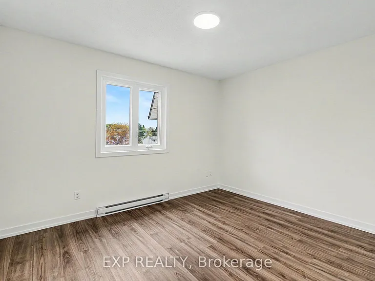 875 Laurier St #12 — Photo 16
