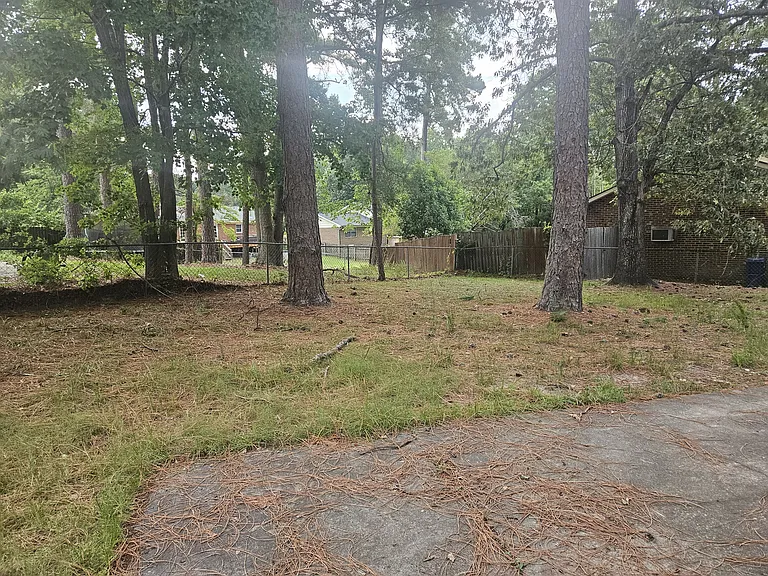 402 Lotus Dr — Photo 17