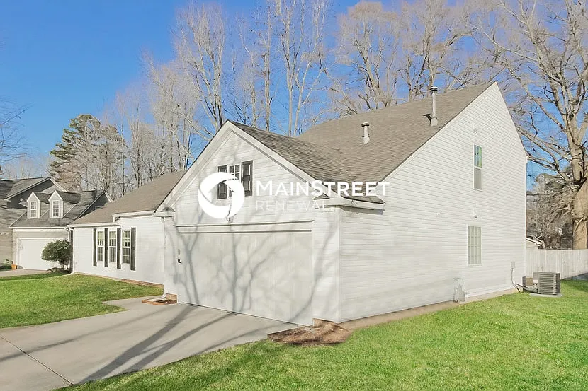 8106 Sheckler Ln — Photo 3