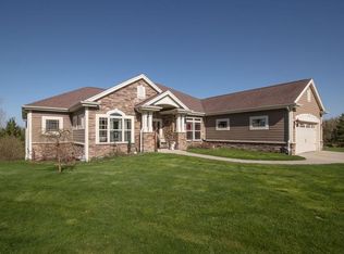N5194 Blue Valley Rd, Hartford, WI 53027