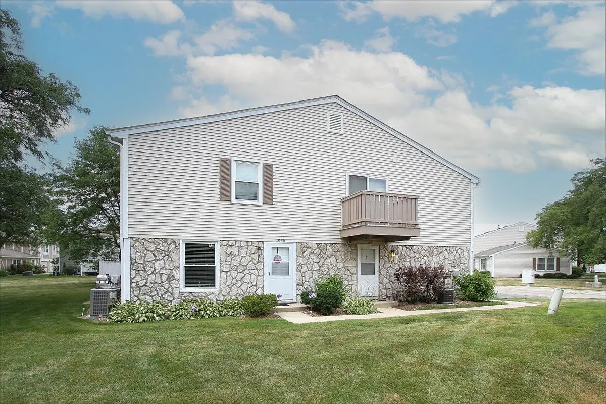2 bed, 1000 sqft, $2,100 — Photo 1
