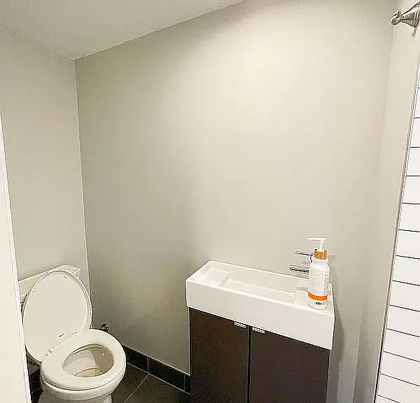 22 Kingsbridge Ave — Photo 4