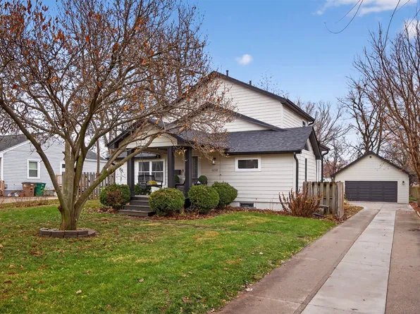 1220 Vine St, West Des Moines, IA 50265