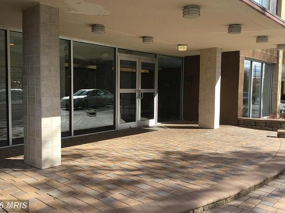 2nd image of 4401 Lee Hwy APT 33