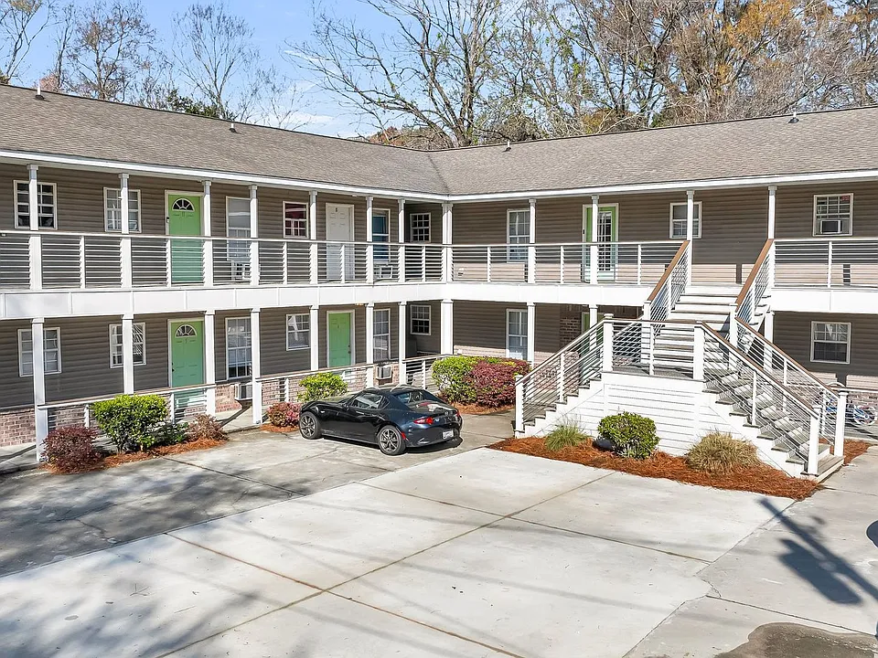 2220 Van Buren Ave