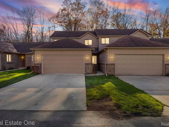 30817 Misty Pines Dr, Farmington, MI 48336