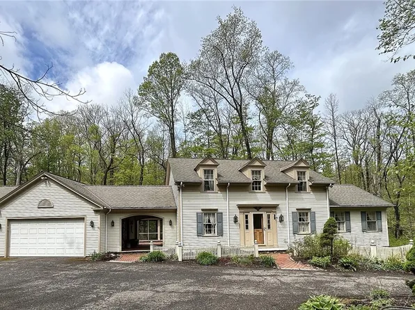 9201 Wilson Mills Rd, Chesterland, OH 44026