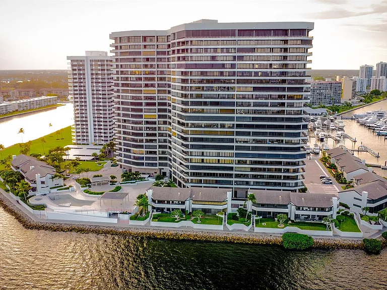 100 Lakeshore Dr #957 — Photo 42