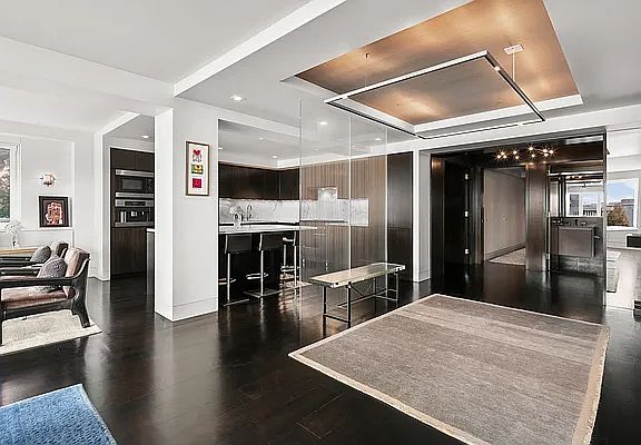 5th image of 45 Sutton Pl #18MN