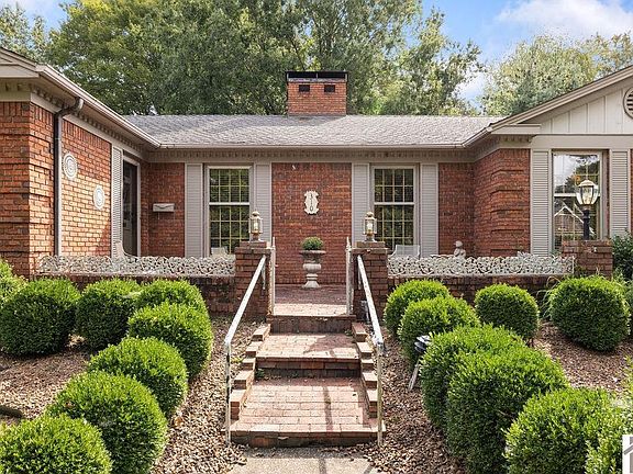3rd image of 310 Oakdale Dr
