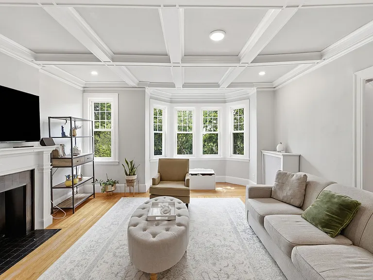 585 Franklin St #6 — Photo 5