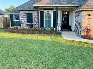15032 Canyon Hill Dr, Walker, LA 70785