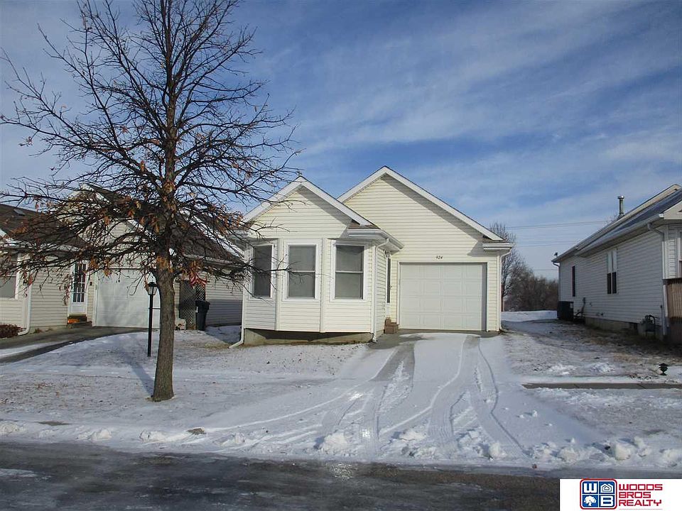 1st image of 924 W Washington Pl