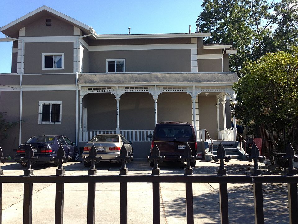 2nd image of 1522 E 48th Pl