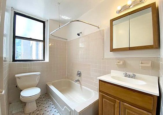 4th image of 3824 Waldo Ave #3J