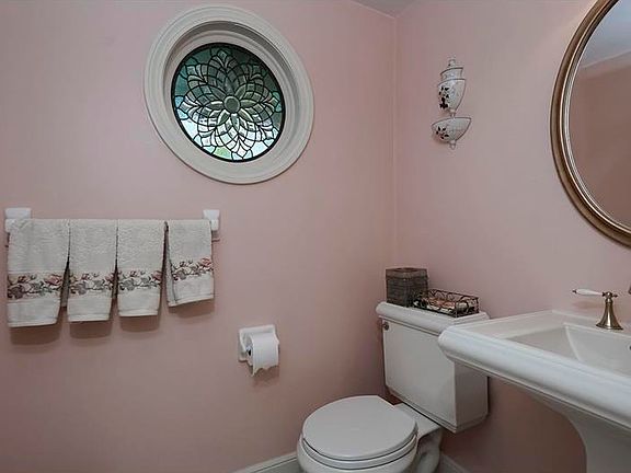4th image of 2247 Woodmont Dr