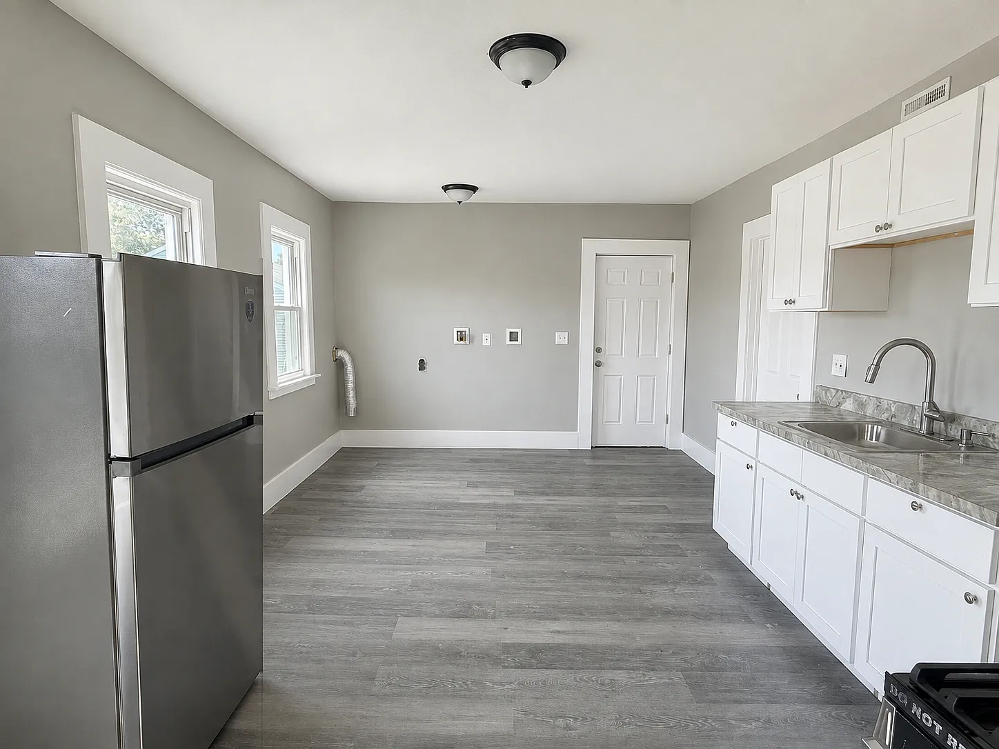 3 bed, 1345 sqft, $2,200 — Photo 2