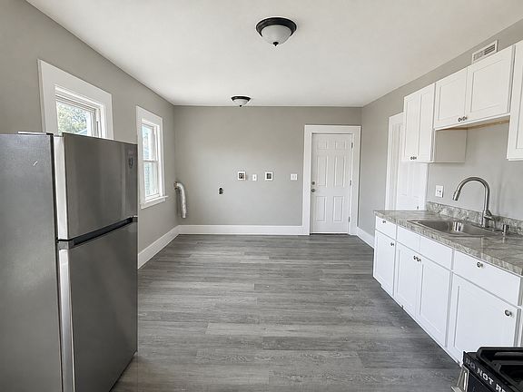 2nd image of 744-746 Carew St #2