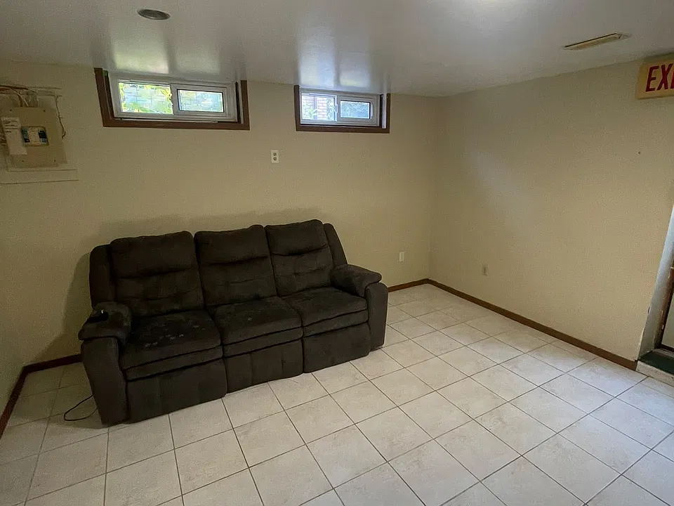 190 Cedarvale Cres #1