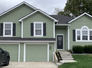4215 Broadway Ter, Leavenworth, KS 66048