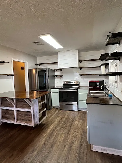 Kitchen - 8 Cedar Cv
